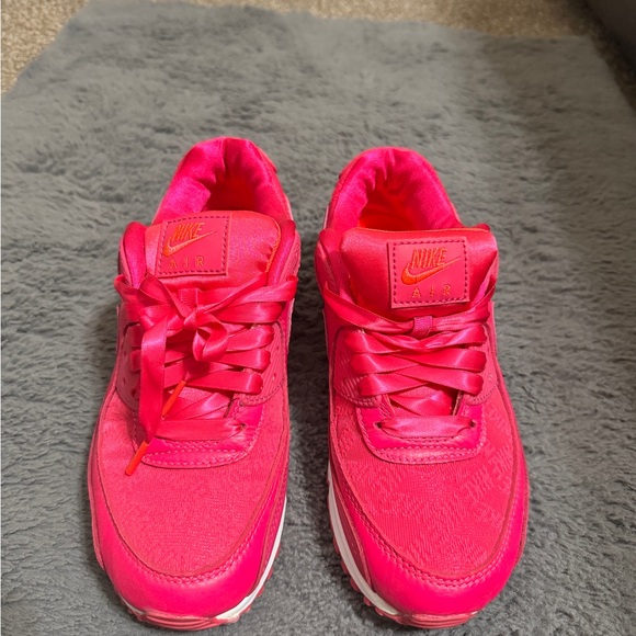 Nike Women's Pink Sneakers - Picture 4 of 4